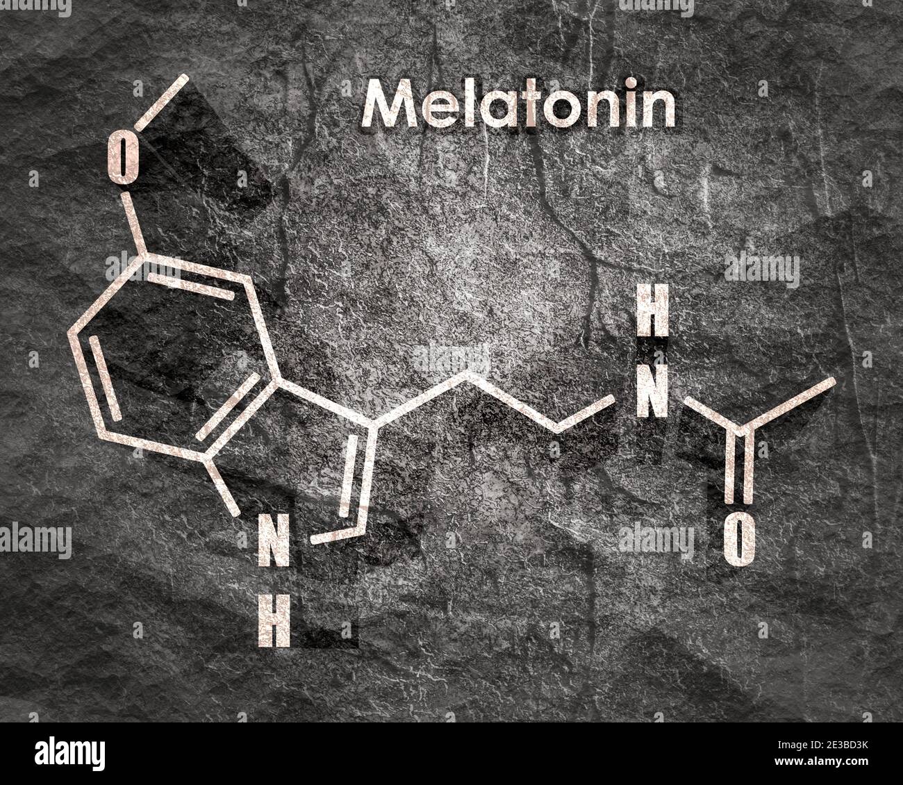 Chemische Summenformel des Melatoninhormons. Beim Menschen spielt es eine Rolle bei der zirkadianen Rhythmussynchronisation. Stilisierte konventionelle Skelettformel. Stockfoto