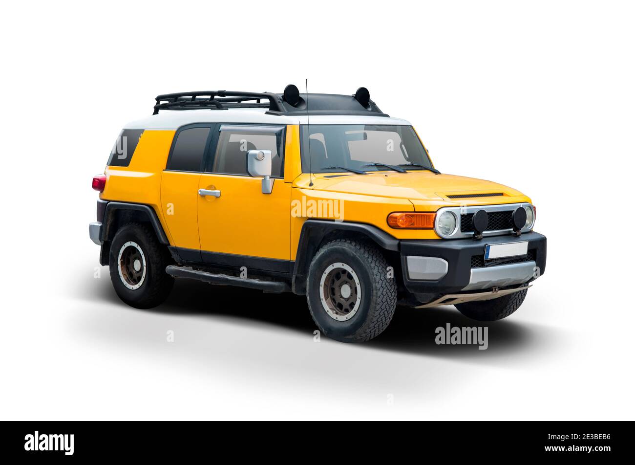 Gelb SUV Auto isoliert auf weißem Hintergrund Stockfoto