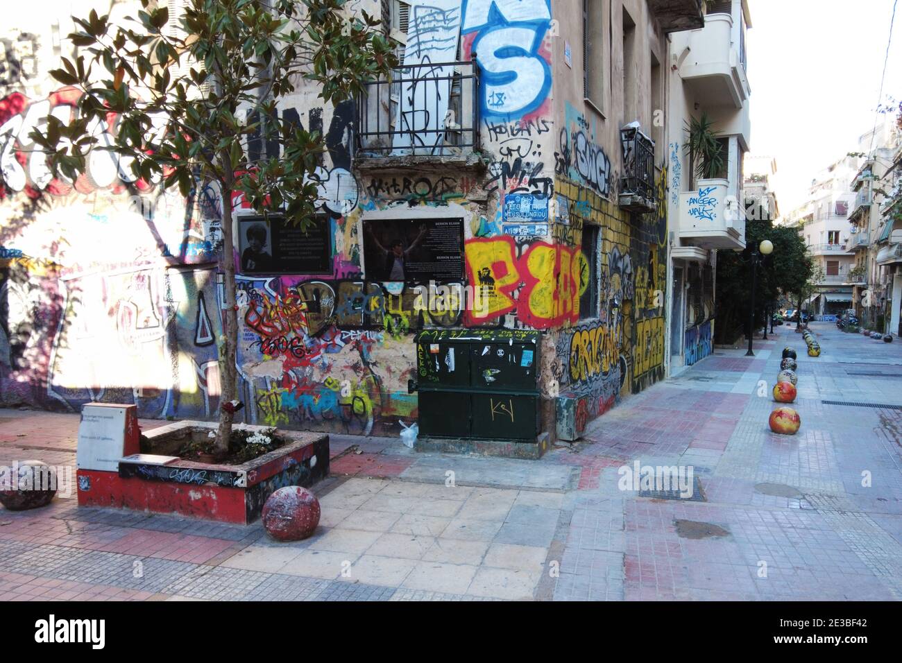 Ort, an dem der Student Alexandros Grigoropoulos am 6. Dezember 2008 im Stadtteil Exarcheia in Athen, Griechenland, ermordet wurde. Stockfoto
