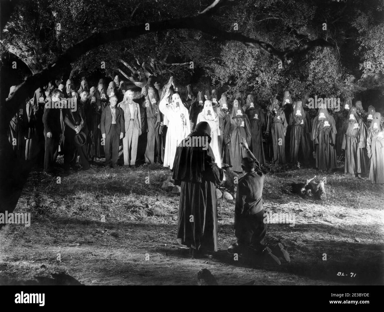 Night Meeting of the Hooded Black Legion Clan in BLACK LEGION 1937 Regisseure ARCHIE MAYO und MICHAEL CURTIZ Geschichte Robert Lord Warner Bros. Stockfoto