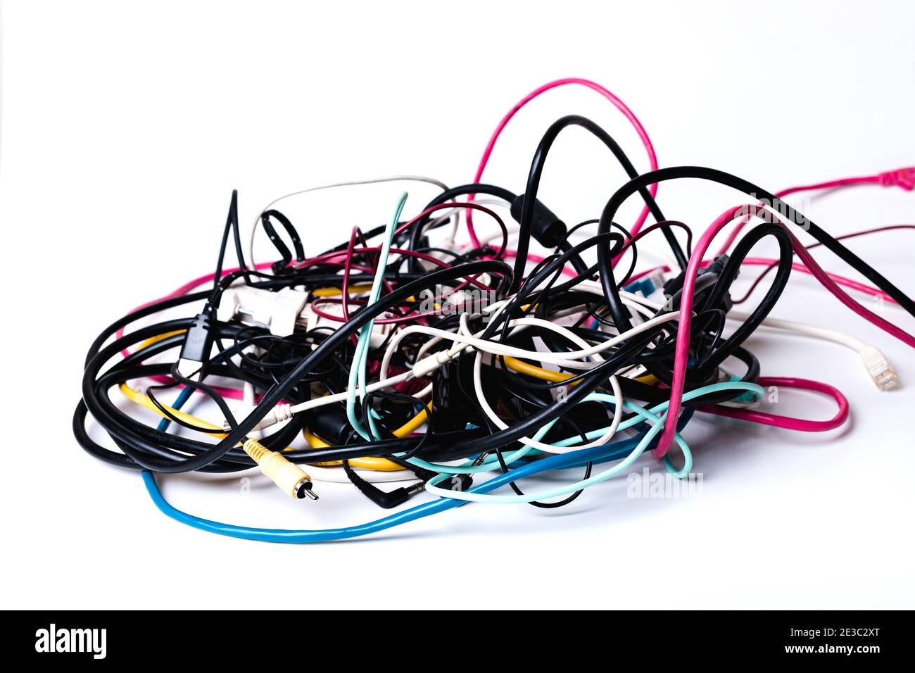 Gebrauchte Kabel, Kabel, usb. Wiederverwendung, Recycling. Umweltverschmutzung Stockfoto