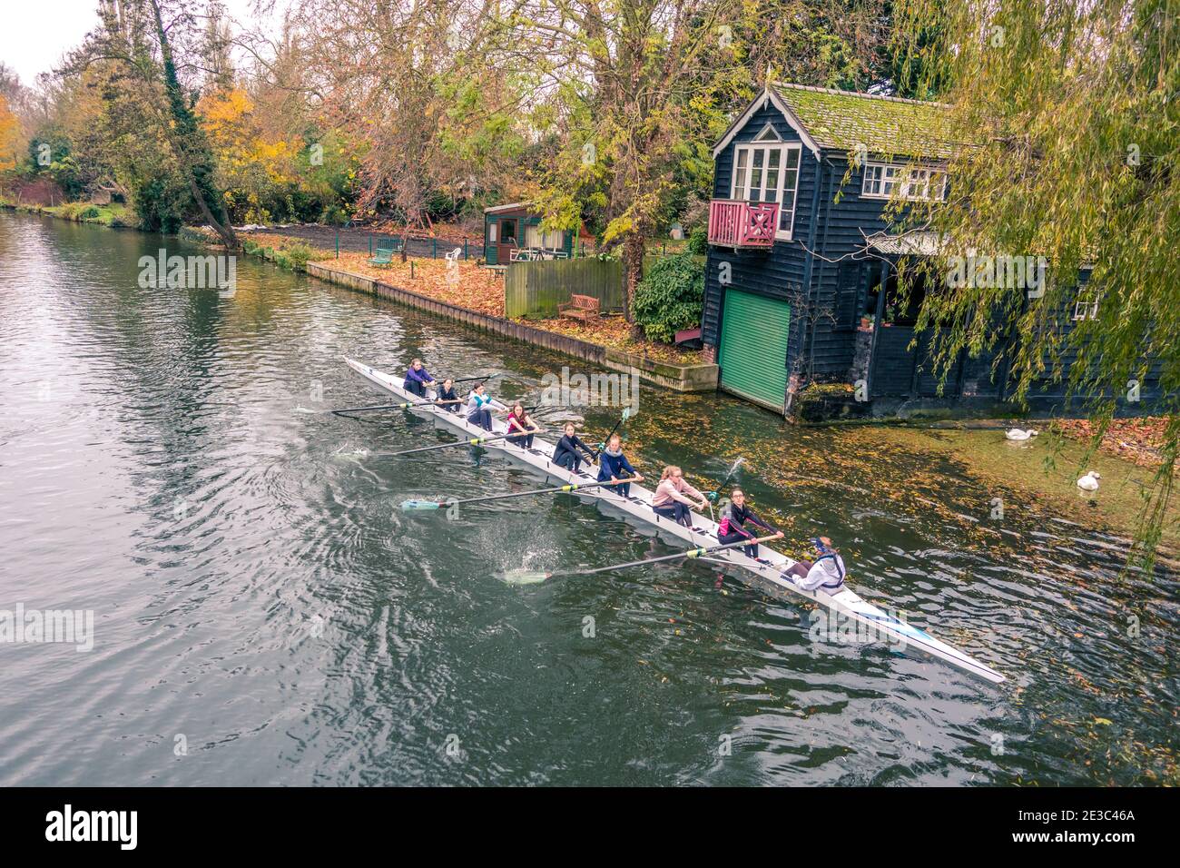 Kings and Spalding Acht Ruderboote auf dem River Cam in Cambridge, England Stockfoto