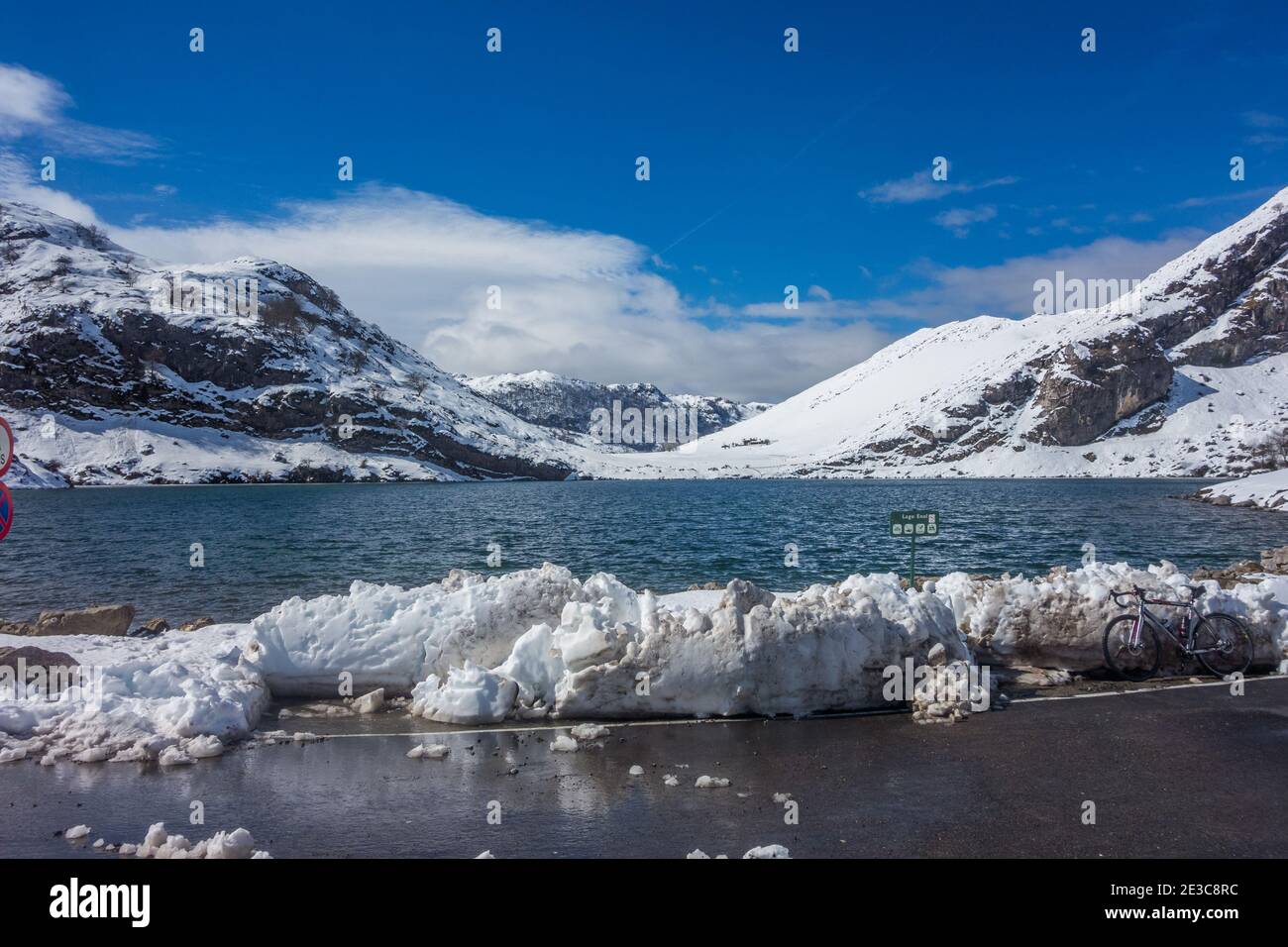 Lagos de Covadonga, Nationalpark Picos de Europa, berühmte Radtour in der Vuelta a España, in Asturien, Spanien Stockfoto