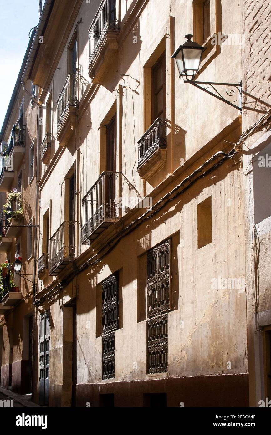 Eine klassische Straße in der Altstadt von Xativa in Valencia Region Spanien Stockfoto