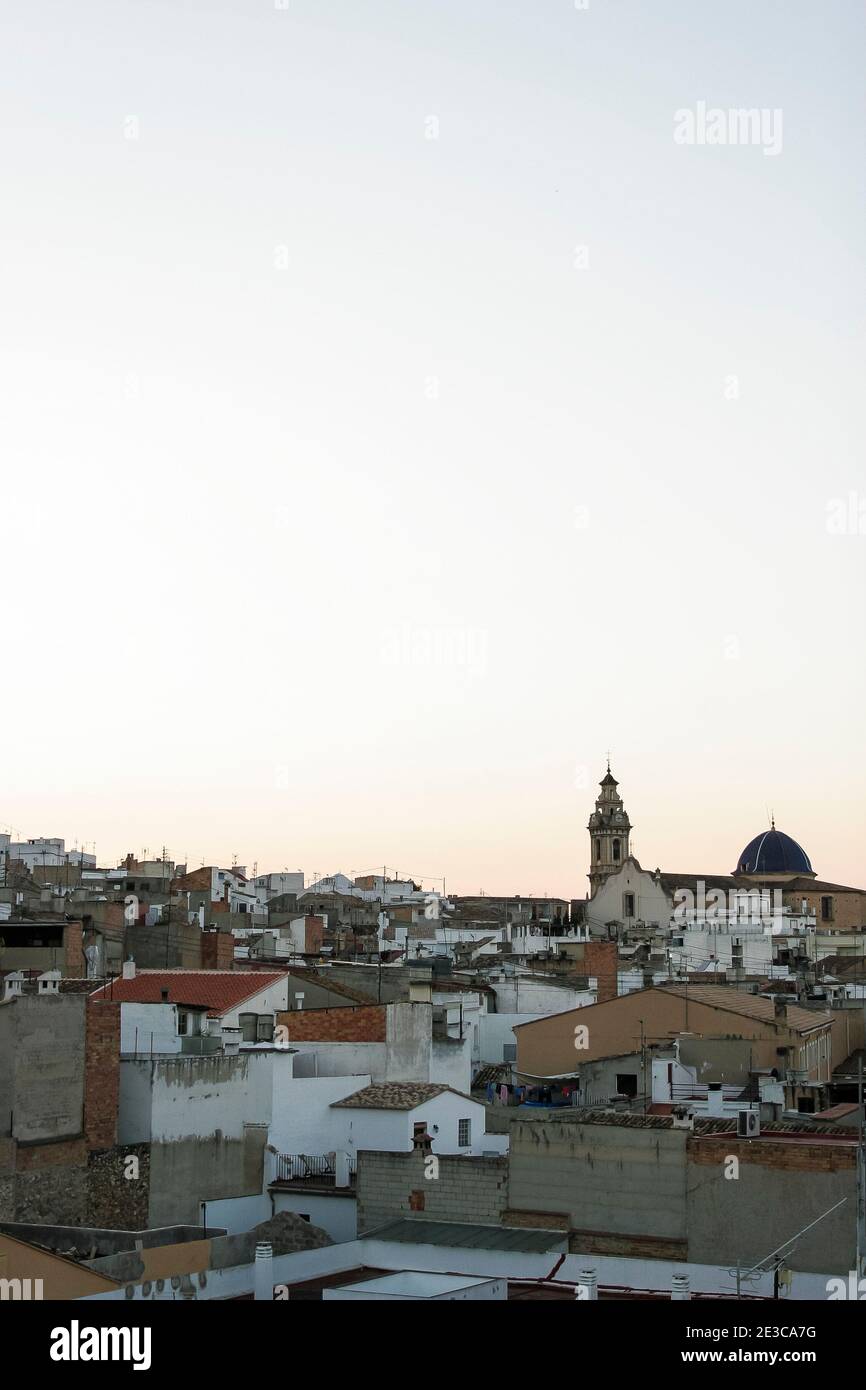 Blick über die Altstadt von Oliva bei Sonnenuntergang im Valencianischen Region Spanien Stockfoto