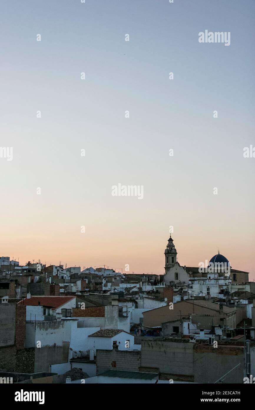 Blick über die Altstadt von Oliva bei Sonnenuntergang im Valencianischen Region Spanien Stockfoto