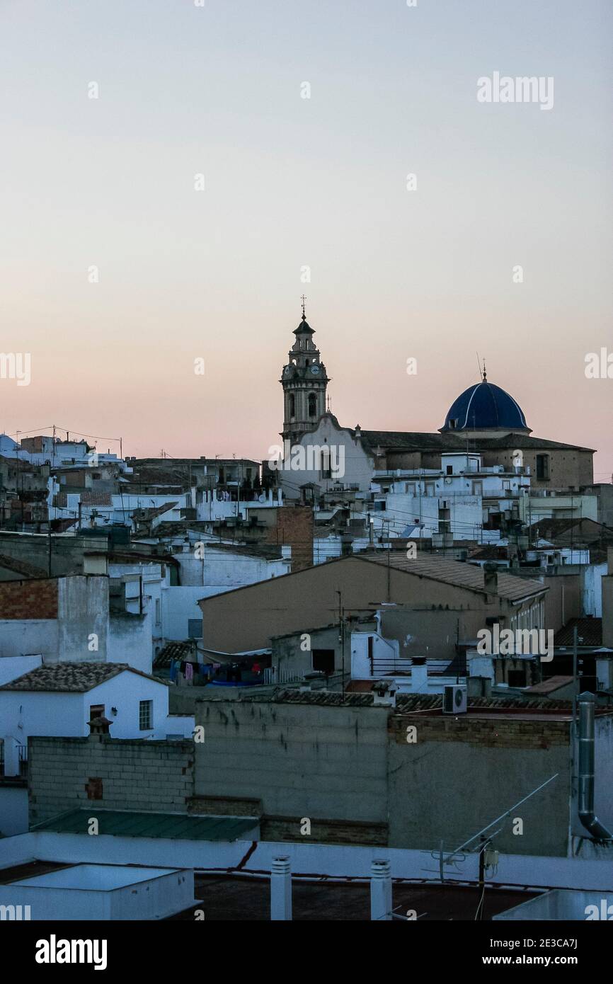 Blick über die Altstadt von Oliva bei Sonnenuntergang im Valencianischen Region Spanien Stockfoto