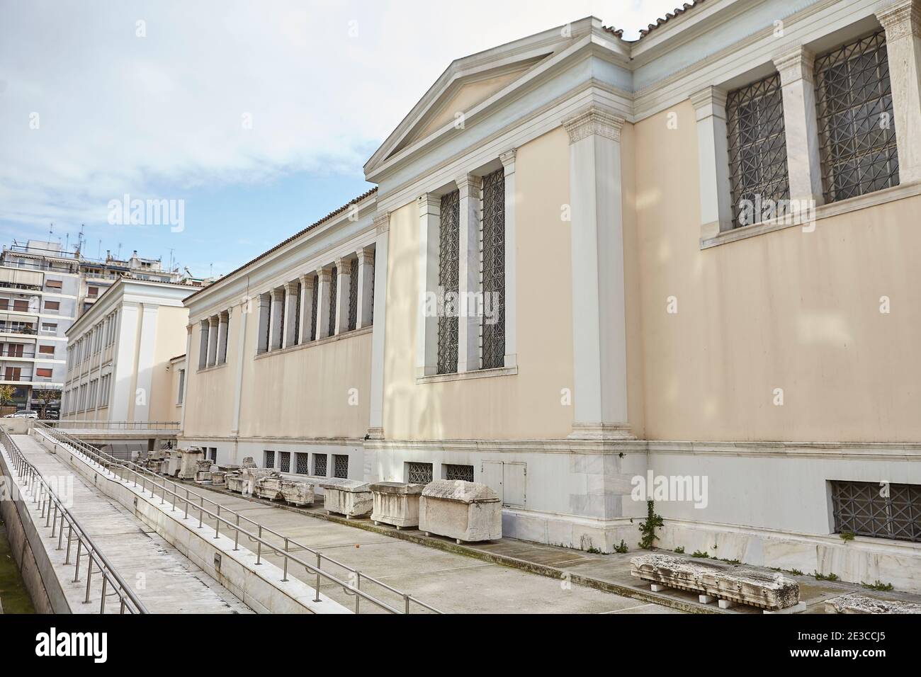 Nationales Archäologisches Museum athen, Antiquitäten außerhalb des Museums Stockfoto