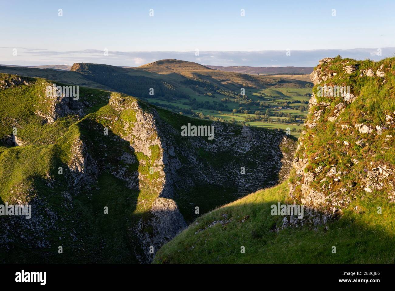Dramatische Landschaft am Winnats Pass im Peak District Nationalpark, Derbyshire, England Stockfoto
