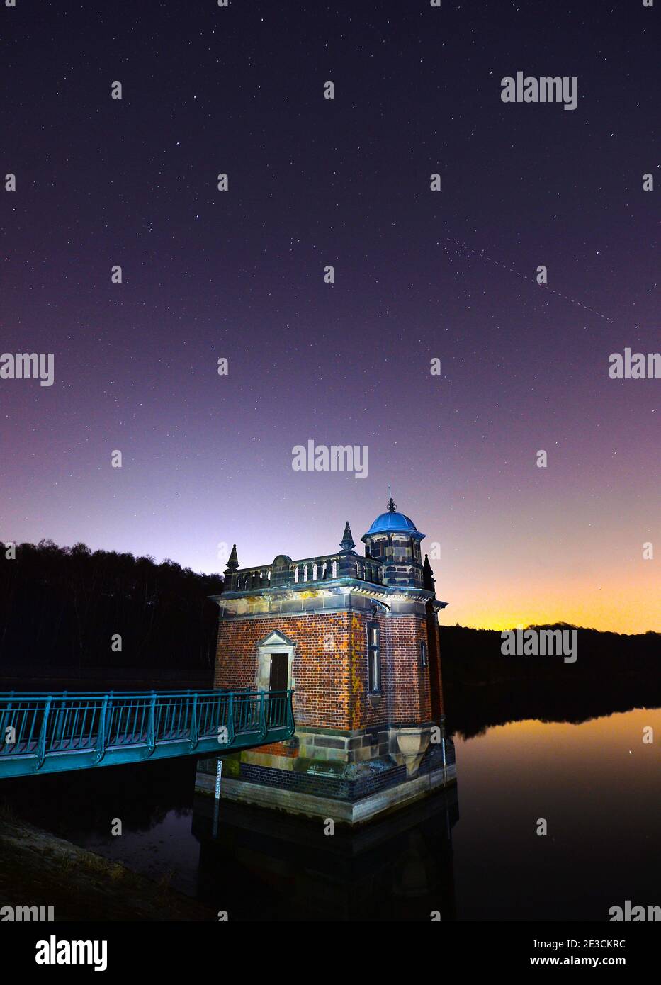 Der Nachthimmel über dem Swittland Reservoir in Leicestershir Stockfoto