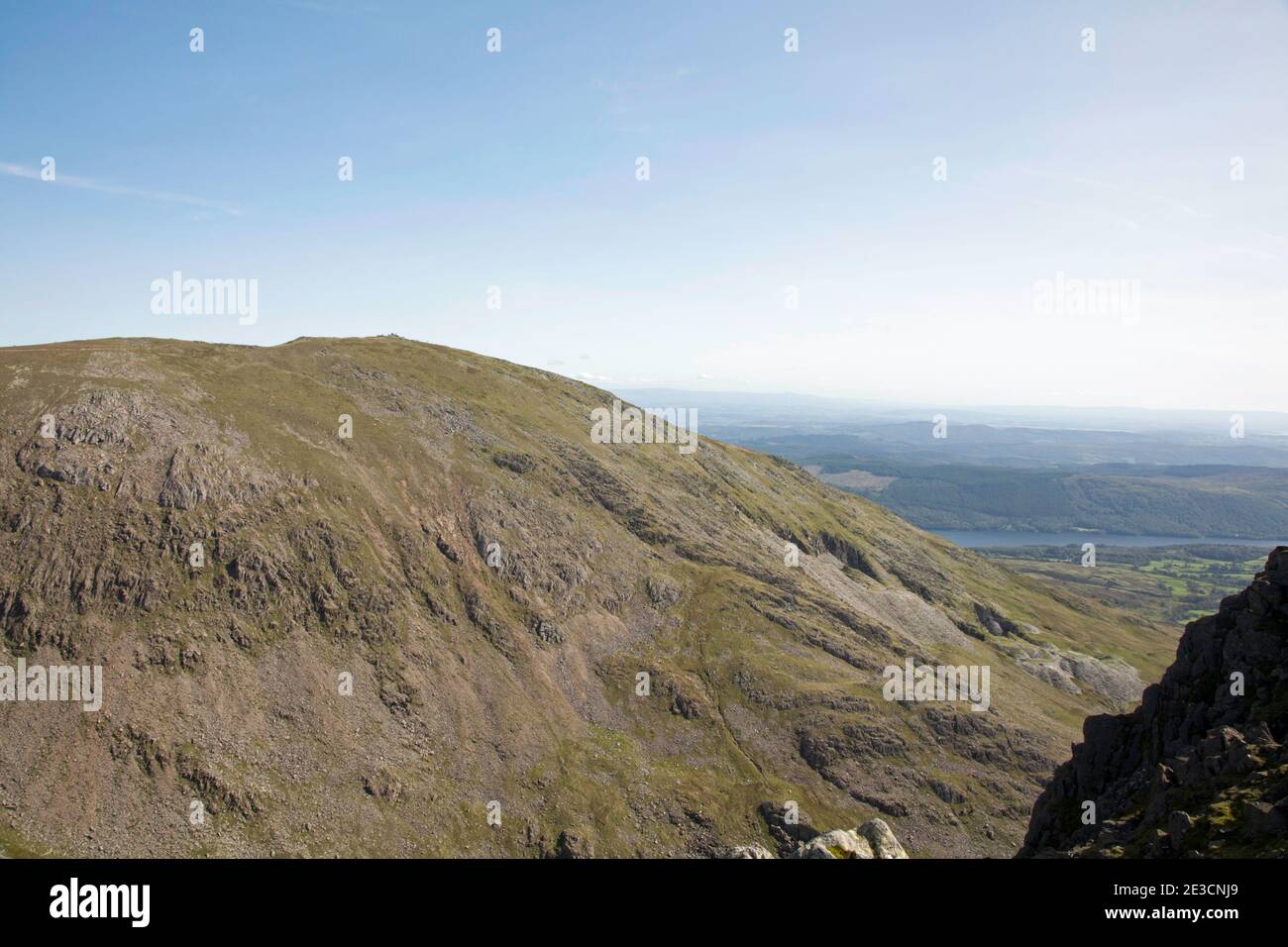 Der Gipfel des alten Mannes von Coniston aus der Sicht Der Gipfel des Dow Crag Coniston Lake District Cumbria England Stockfoto