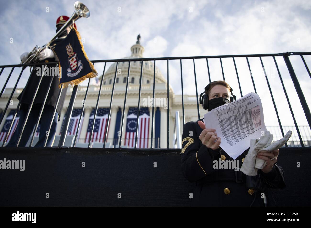 Washington, Usa. Januar 2021. Die Vorbereitungen für die 59. Eröffnungszeremonie für den designierten Präsidenten Joe Biden und den designierten Vizepräsidenten Kamala Harris am 18. Januar 2021 im US-Kapitol in Washington, DC, werden bei einer Generalprobe getroffen. Biden wird am 20. Januar als 46. Präsident vereidigt. Pool Foto von Caroline Brehman/UPI Kredit: UPI/Alamy Live Nachrichten Stockfoto