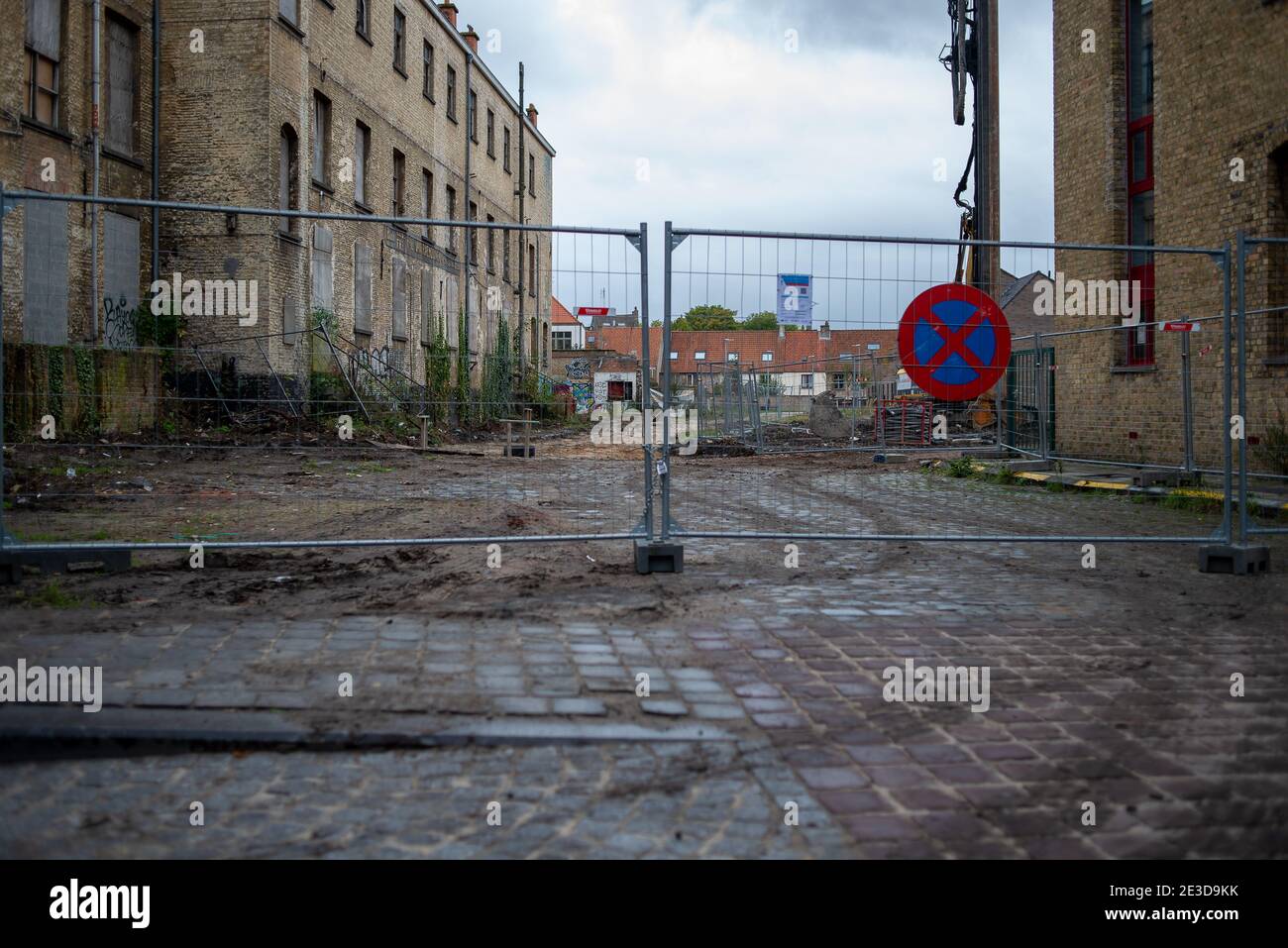 Brügge, Belgien - 04. Oktober 2019: Baustellen hinter dem Zaun Stockfoto