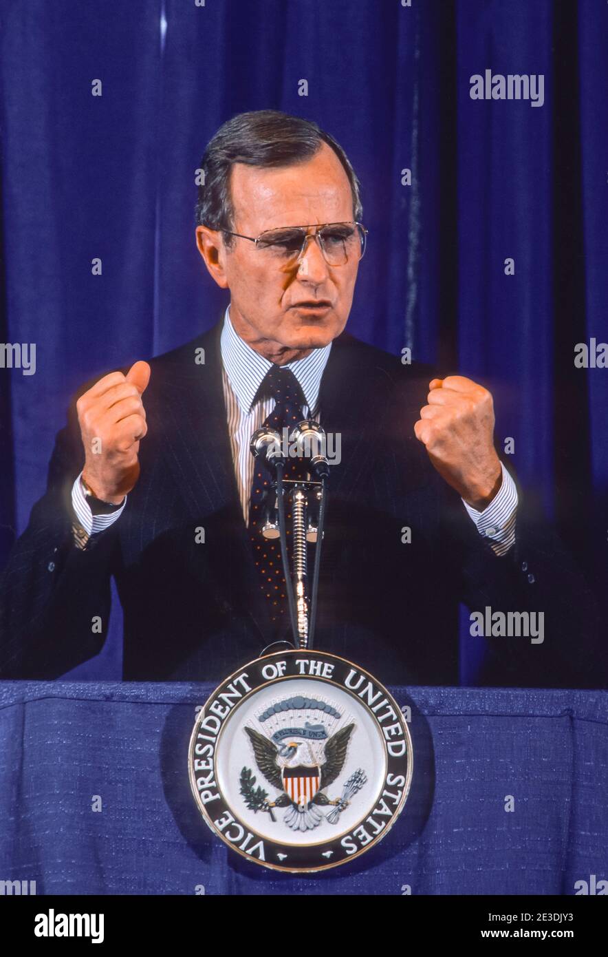 SYRACUSE, NEW YORK, USA, NOVEMBER 1986 - US-Vizepräsident George Herbert Walker Bush spricht. Stockfoto