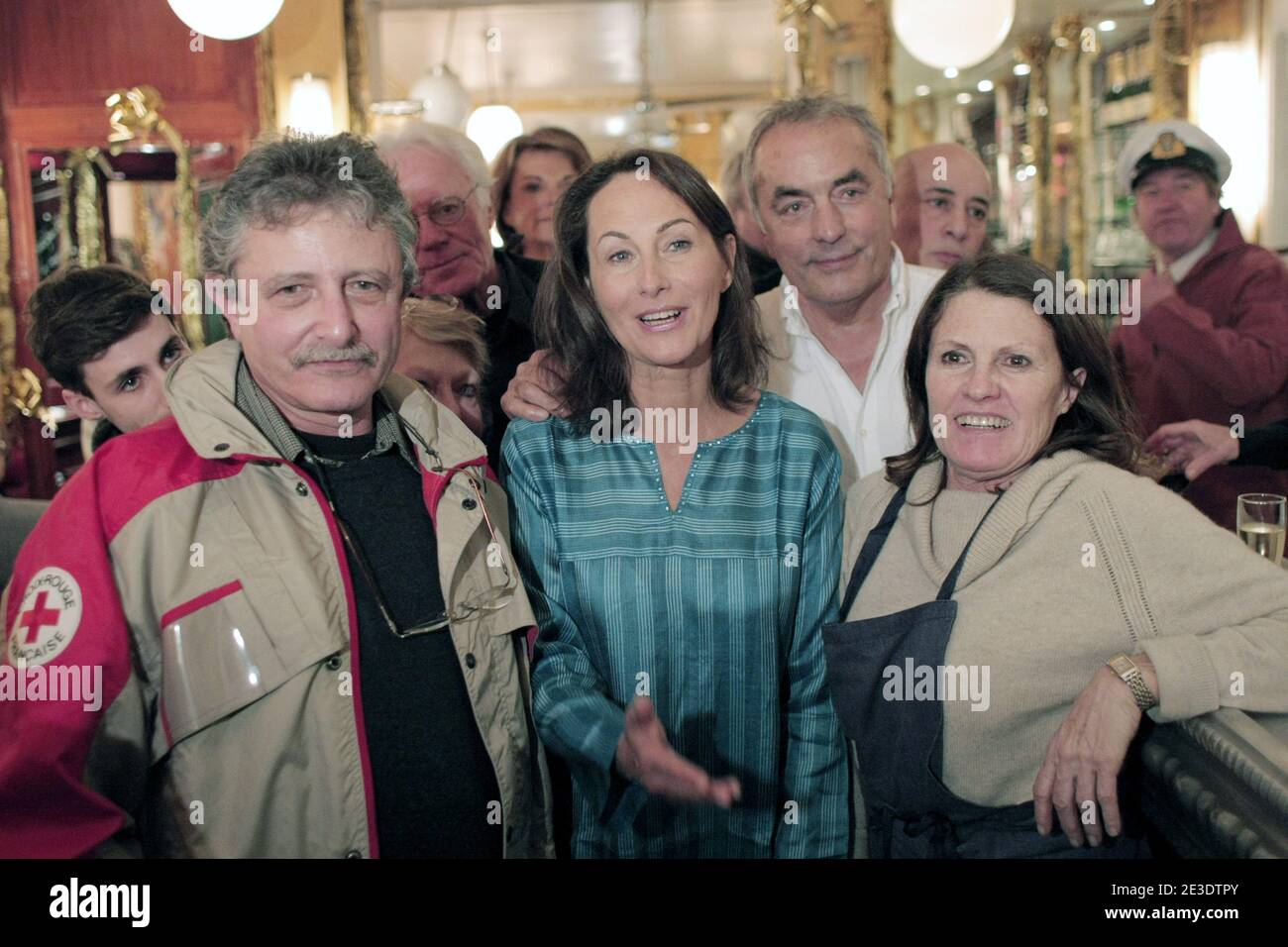 "Segolene Royal nimmt am 31. Dezember 2008 an einem Abendessen Teil, das Menschen in Not im Restaurant "The Parc" in Boulogne Billancourt in der Nähe von Paris geschenkt wird. Foto von Thibault Camus/ ABACAPRESS.COM' Stockfoto