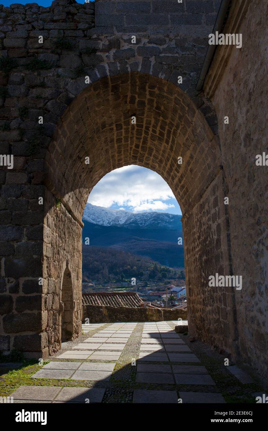 Santa Maria Kirche, ehemalige Templer Bastion. Hervas, Ambroz Valley Dorf. Caceres, Extremadura, Spanien Stockfoto