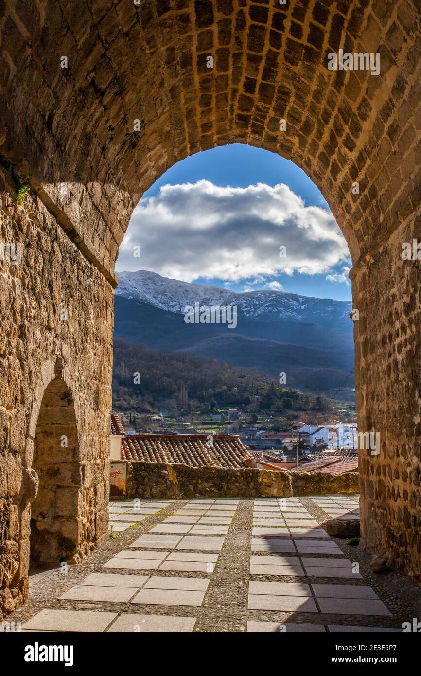 Santa Maria Kirche, ehemalige Templer Bastion. Hervas, Ambroz Valley Dorf. Caceres, Extremadura, Spanien Stockfoto