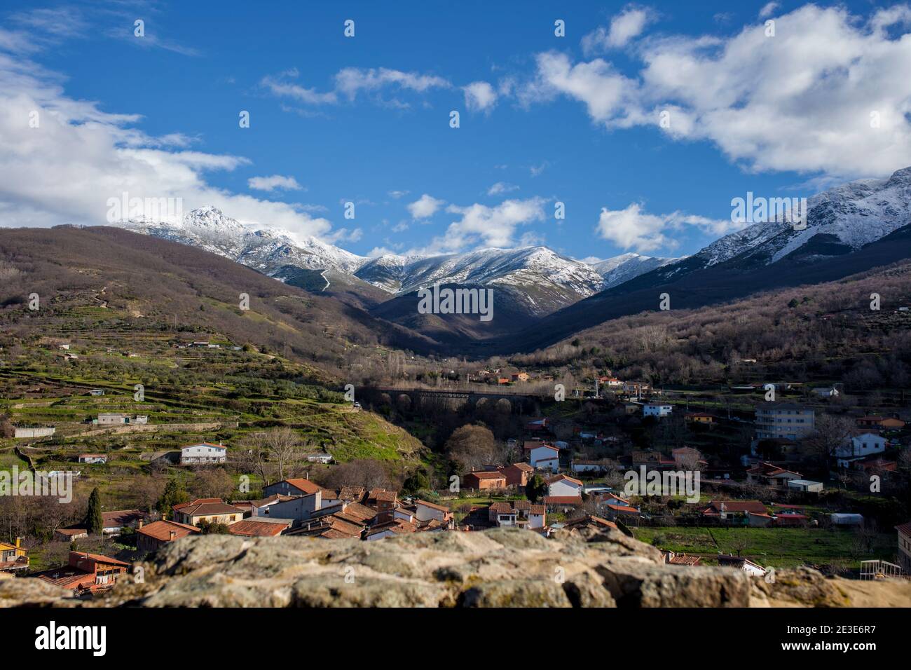 Aussichtspunkt der Kirche Santa Maria, Ambroz Valley Dorf. Caceres, Extremadura, Spanien Stockfoto