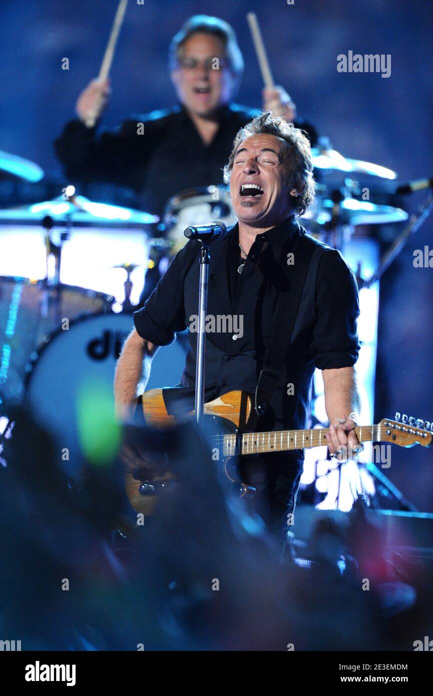 Bruce Springsteen tritt beim Super Bowl XLIII auf. Tampa, Florida, USA am 1. Februar 2009. Foto von Lionel Hahn/ABACAPRESS.COM Stockfoto