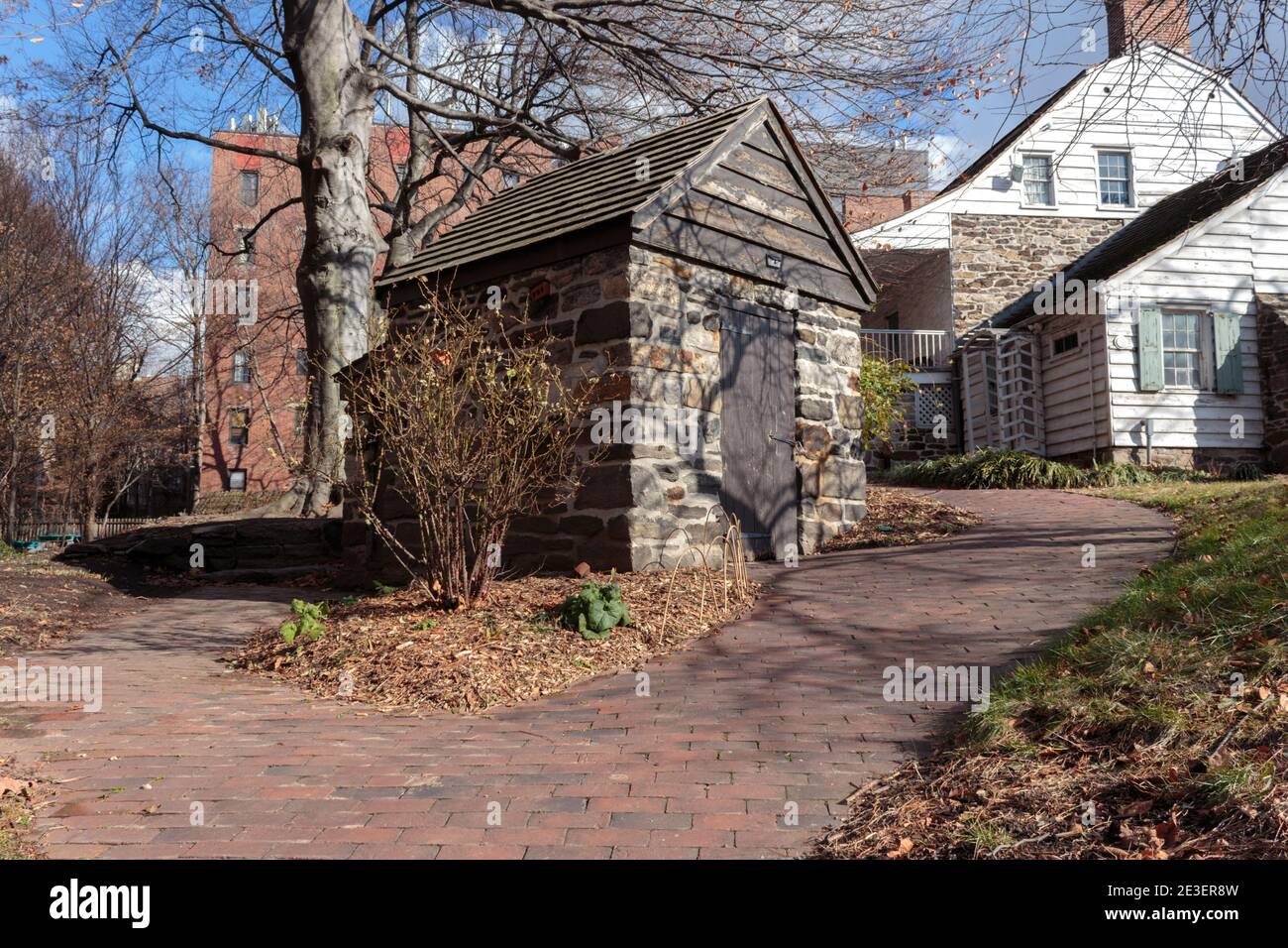 Eine Nachbildung Rauchhaus im Jahr 1916 auf dem Land des Dyckman Farmhouse Museum, einem erhaltenen kolonialen holländisch-amerikanischen Bauernhaus in Nord-Manhattan gebaut Stockfoto