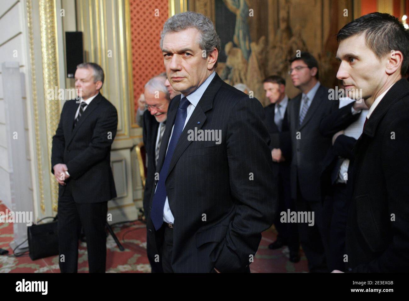 Der Vorsitzende der PSA, Christian Streiff, wird nach einem Treffen mit dem französischen Präsidenten Nicolas Sarkozy am 9. Februar 2009 im Elysée-Palast in Paris gesehen. Foto von Thibault Camus/ABACAPRESS.COM Stockfoto