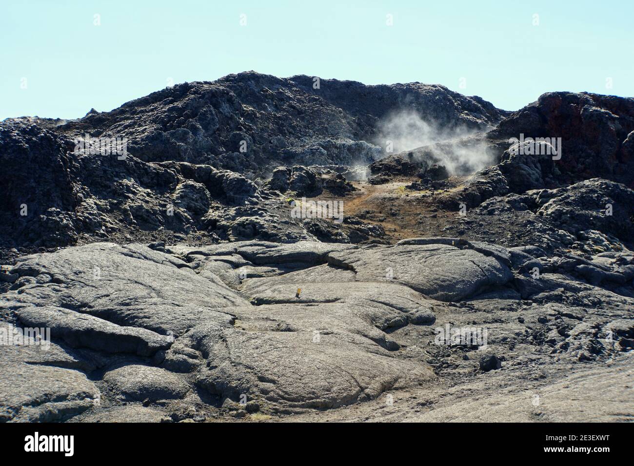 Die Überreste der letzten Vulkanausbrüche zwischen dem Jahr 1975 und 1984 im Krafla Lava Feld bei Myvatn, Island im Sommer Stockfoto