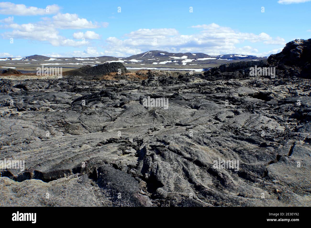 Die Überreste der letzten Vulkanausbrüche zwischen dem Jahr 1975 und 1984 im Krafla Lava Feld bei Myvatn, Island im Sommer Stockfoto