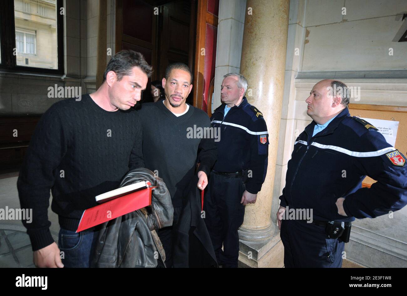 Joey Starr Arrive a la 10e chambre correctionnelle du Tribunal de Grande Instance de Paris, France le 13 fevrier 2009. Joey Starr est soupconne d'avoir porte des coups a sa compagne Leila Dixmier. Foto von Mousse/ABACAPRESS.COM Stockfoto