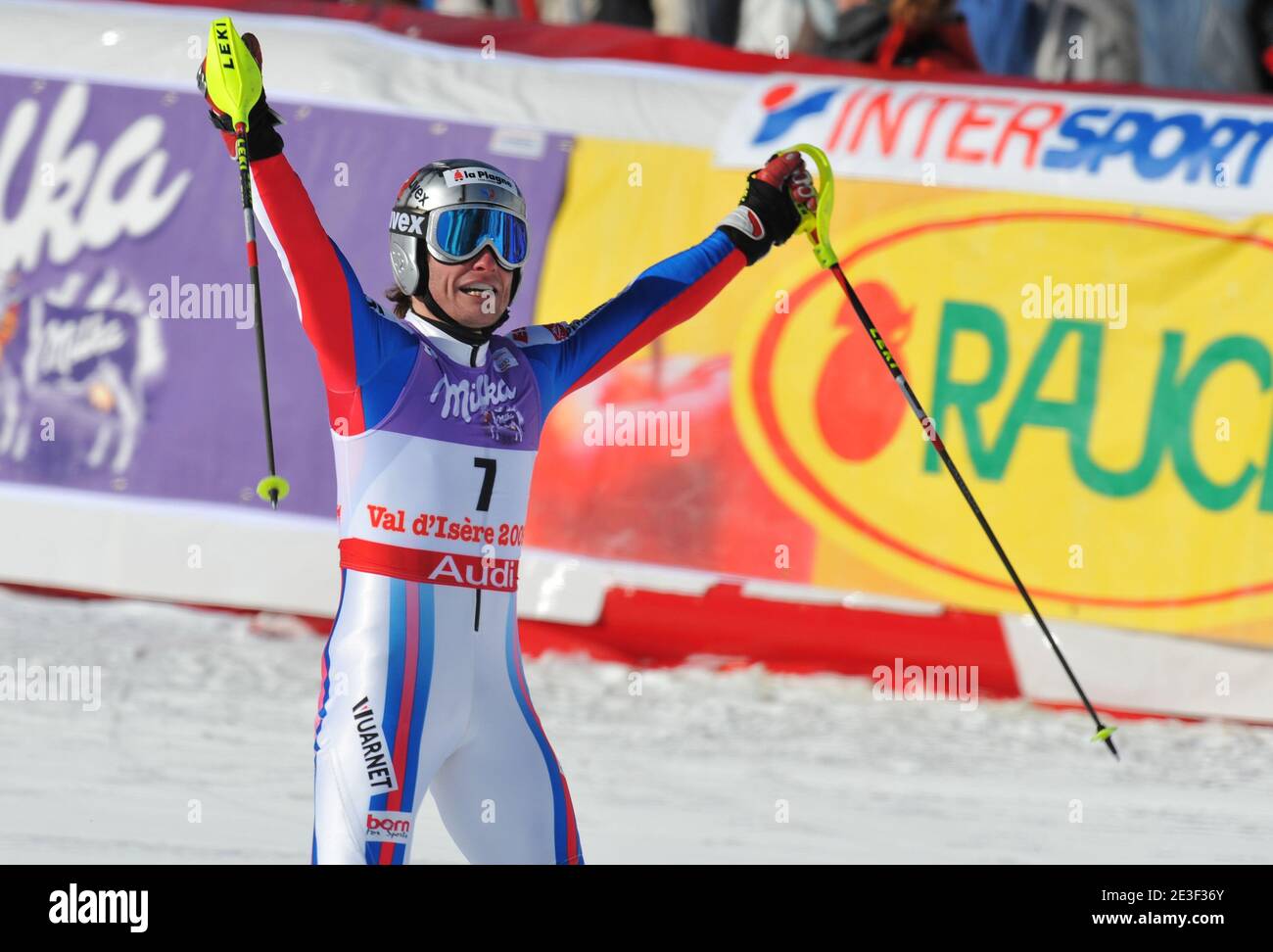 Der Franzose Julien Lizeroux feiert seine Silbermedaille beim Herren-Slalom bei den Alpinen Ski-Weltmeisterschaften im Val D'Isere, Frankreich, am 15. Februar 2009. Foto von Nicolas Gouhier/Cameleon/ABACAPRESS.COM Stockfoto