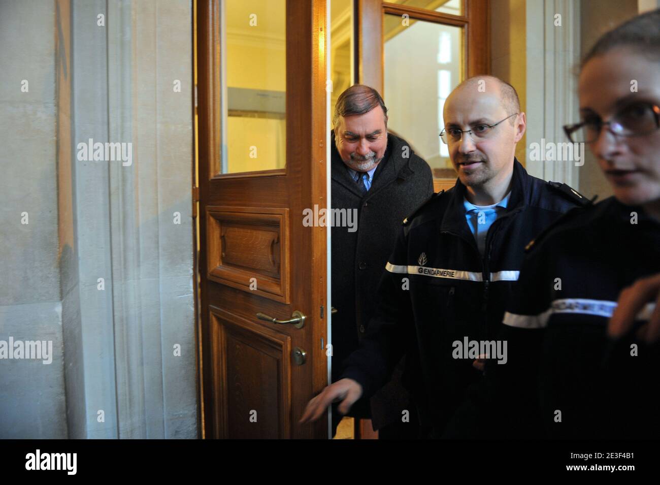 Der ehemalige Unterpräfekt von Corte Jacques Naudin kommt am 17. Februar 2009 in das Pariser Gerichtsgebäude, um am Prozess gegen Yvan Colonna in Paris, Frankreich, teilzunehmen. Foto von Mousse/ABACAPRESS.COM Foto von Mousse/ABACAPRESS.COM Stockfoto