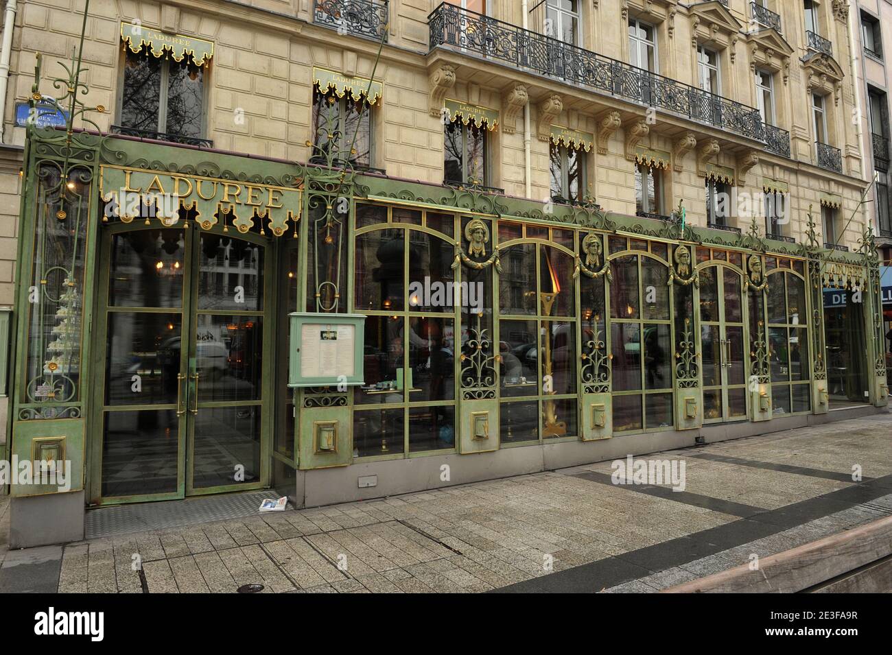 Illustration des Teesalons 'La Duree' auf der Champs Elysees in Paris, Frankreich am 27. Februar 2009. Foto von Giancarlo Gorassini/ABACAPRESS.COM Stockfoto
