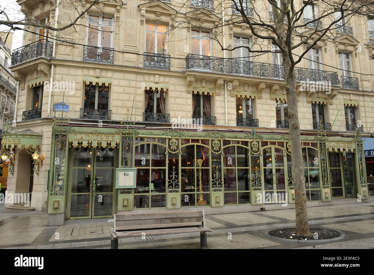 Illustration des Teesalons 'La Duree' auf der Champs Elysees in Paris, Frankreich am 27. Februar 2009. Foto von Giancarlo Gorassini/ABACAPRESS.COM Stockfoto