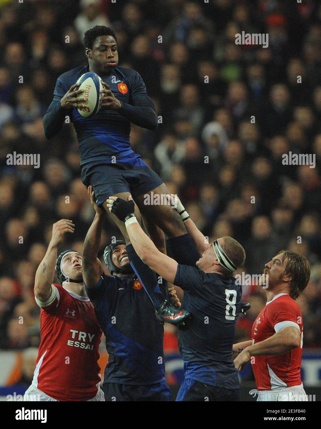 Frankreichs Fulgence Ouedraogo während der RBS Six Nations Championship 2009 Rugby Union, Frankreich gegen Wales bei der 'Stade de France' in Saint-Denis, Frankreich am 27. Februar 2009. Frankreich gewann 21-16. Foto von Steeve McMay/Cameleon/ABACAPRESS.COM Stockfoto