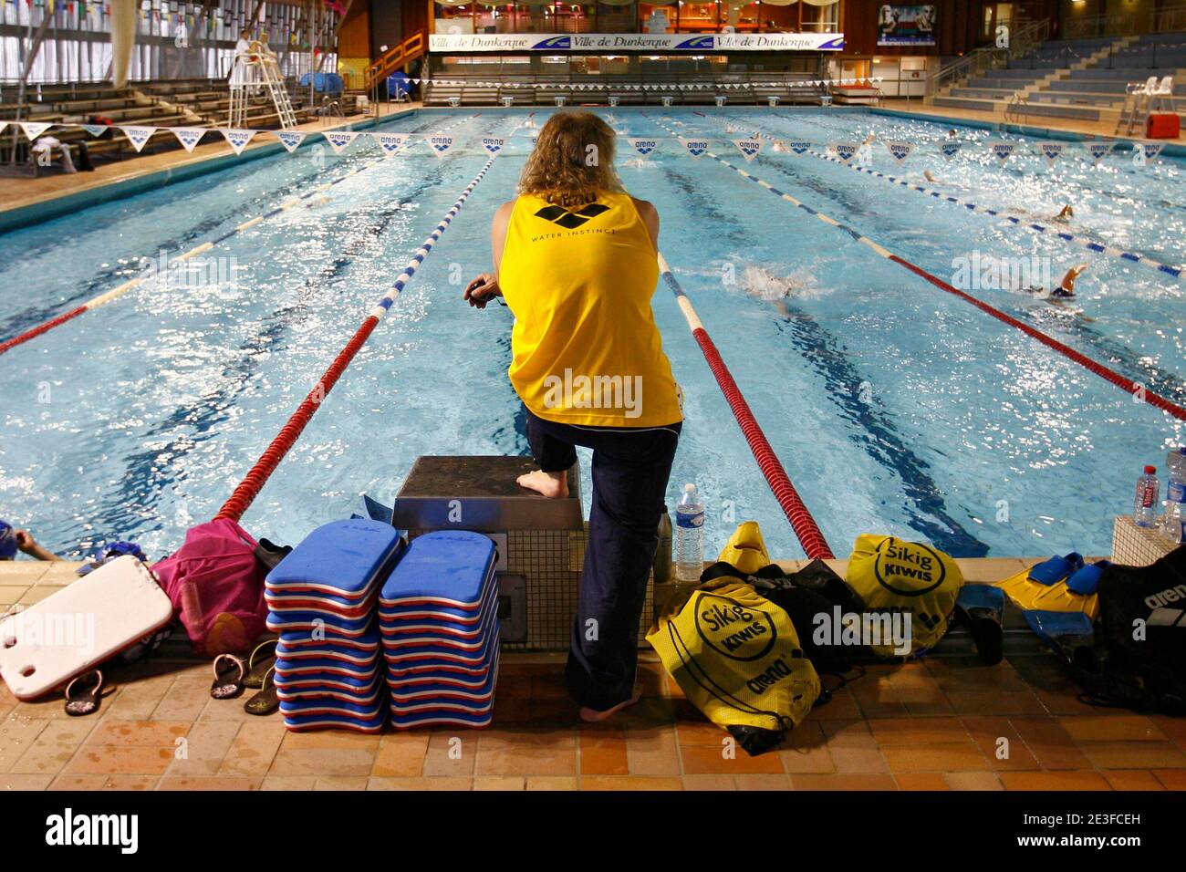 Philippe Lucas, MIS a pied et licencie pour 'faute grave' de son Club de natation de Canet-en-Roussillon a la mi-fevrier, s'installe avec ses nageurs a Dunkerque, Il restera dans le Nord au moins jusqu'aux Championnats de France, fin avril à Montpellier, Stockfoto