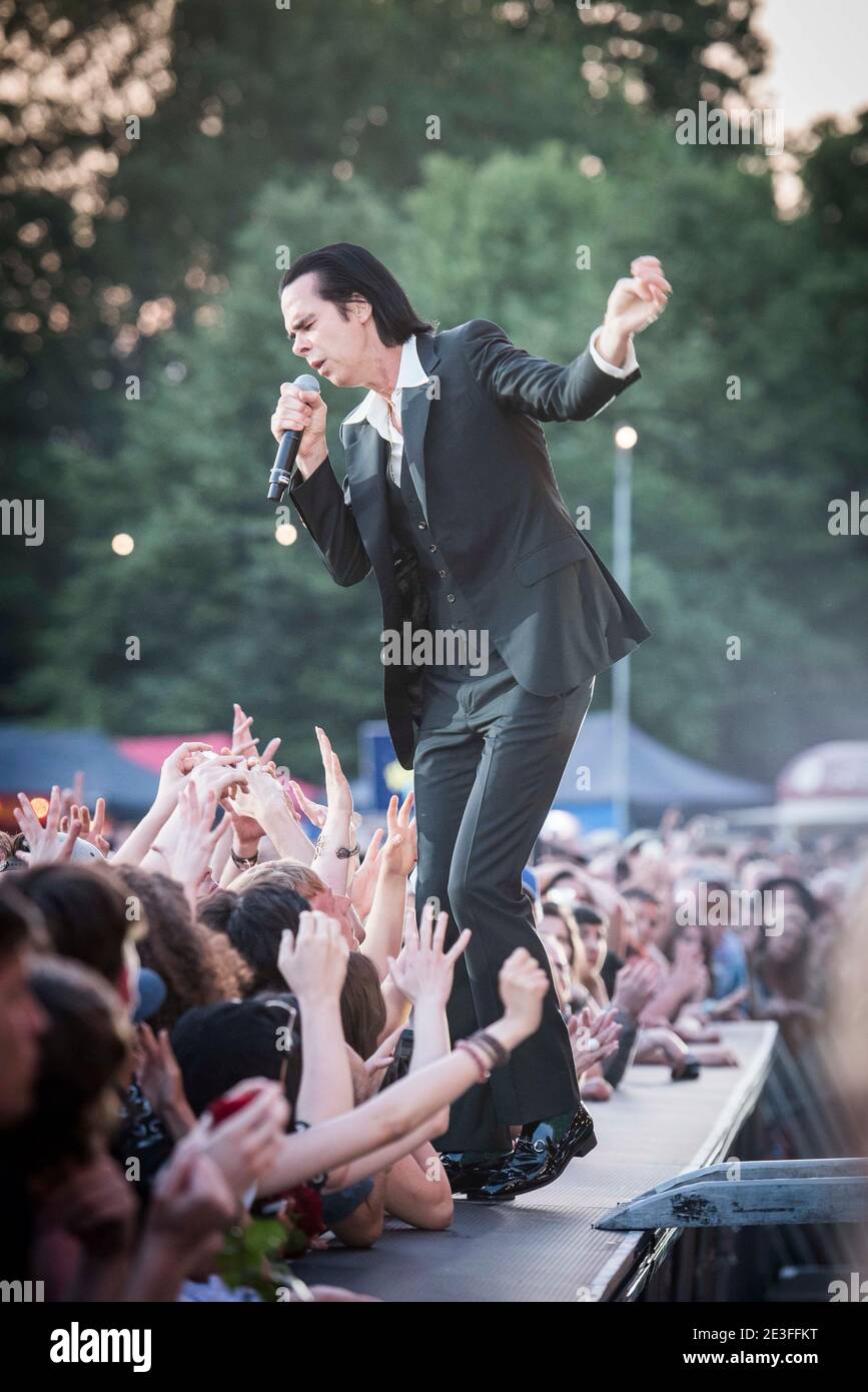 Nick Cave von Nick Cave and the Bad Seeds tritt am 10. Tag des All Points East Festivals 2018 im Victoria Park, London, live auf. Stockfoto