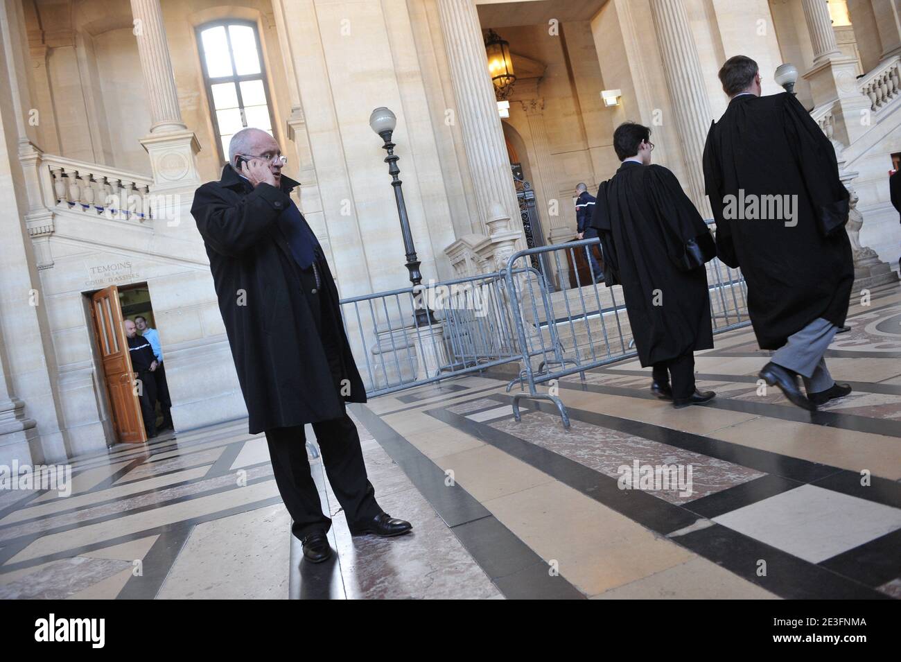 Yvan Colonna's Laywerer Antoine Sollacaro am 16. März 2009 im Pariser Gerichtsgebäude, Frankreich. Antoine Sollacaro weigert sich, aus Protest gegen die Weigerung des Gerichts, eine Wiederherstellung des Mordes an Erignac in Ajaccio, Korsika, zu veranstalten, erneut zu erscheinen. Foto von Mousse/ABACAPRESS.COM Stockfoto