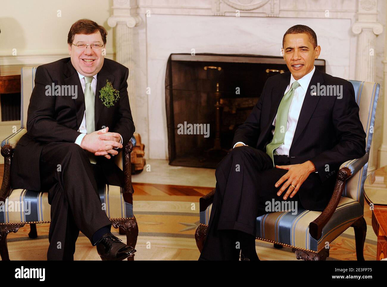 US-Präsident Barack Obama trifft sich am 17. März 2009 im Oval Ofice im Weißen Haus in Washington DC mit dem irischen Premierminister Brian Cowen. Foto von Olivier Douliery/ABACAPRESS.COM Stockfoto