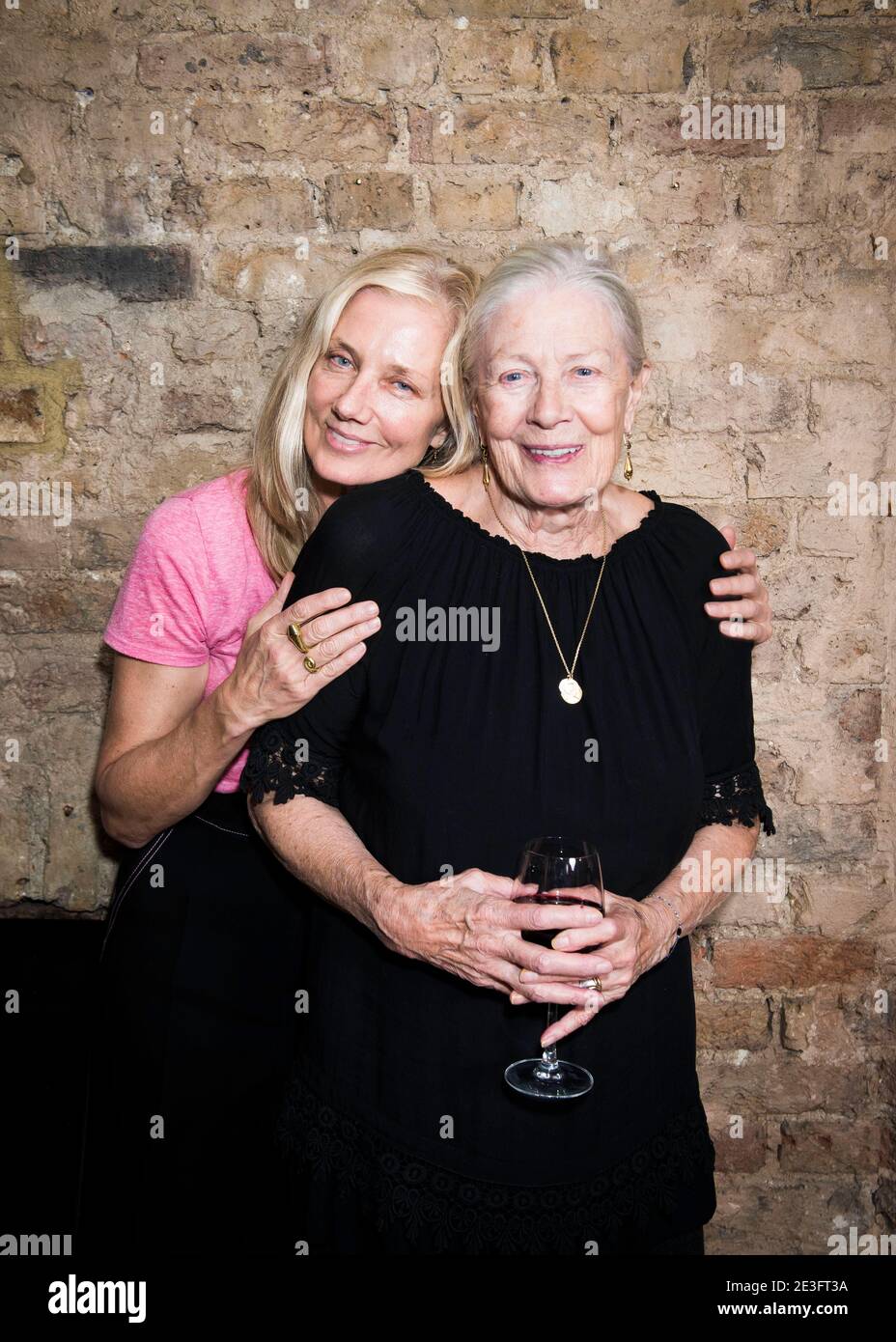 Құрметті ханымдар порносы