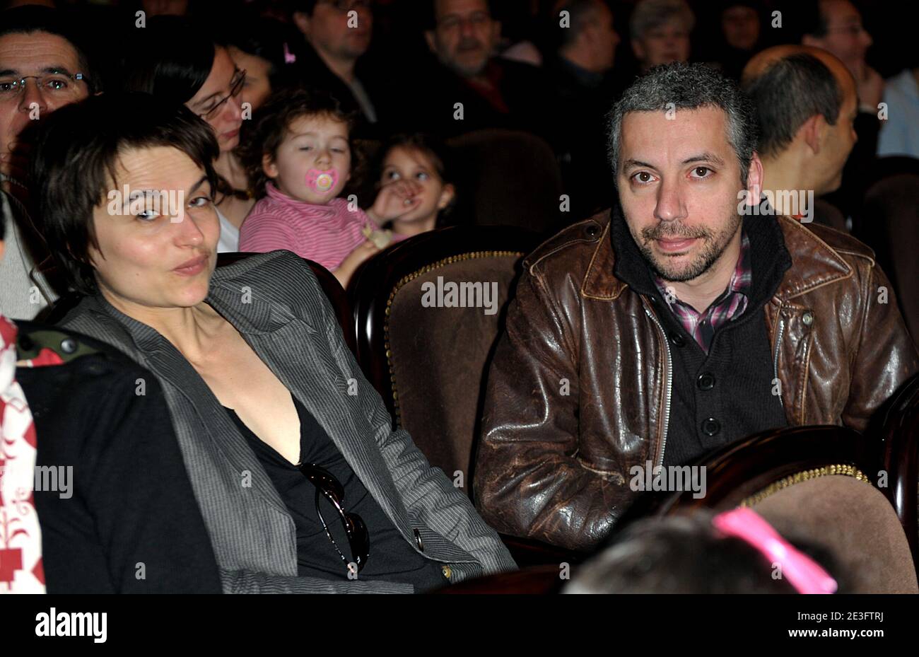 Atmen Kelif und seine Freundin nehmen an der Premiere von 'Le Chat Botte' Teil, die am 22. März 2009 im Pariser Palast stattfand. Foto von Giancarlo Gorassini/ABACAPRESS.COM Stockfoto Atmen Kelif und seine Freundin nehmen an der Premiere von 'Le Chat Botte' Teil, die am 22. März 2009 im Pariser Palast stattfand. Foto von Giancarlo Gorassini/ABACAPRESS.COM Stockfoto