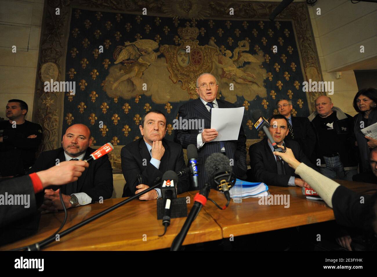 Les avocats d'Yvan Colonna lors de la Conference de Presse donne apres le urdict. Paris, Frankreich, 27. März 2009. Foto von Mousse/ABACAPRESS.COM Stockfoto