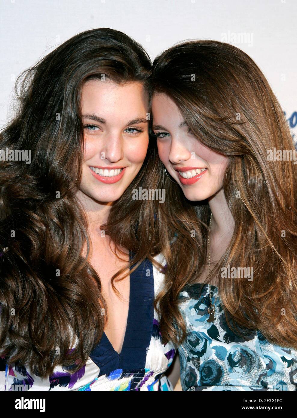 Schauspielerin Andie MacDowell's Töchter Rainey Qualley (L) und Sarah Margaret Qualley bei der 2009 Dressed to Kilt Tartan Week Kick-off Veranstaltung in der M2 Lounge in New York City, NY, USA am 30. März 2009. Foto von Donna ward/ABACAPRESS.COM Stockfoto