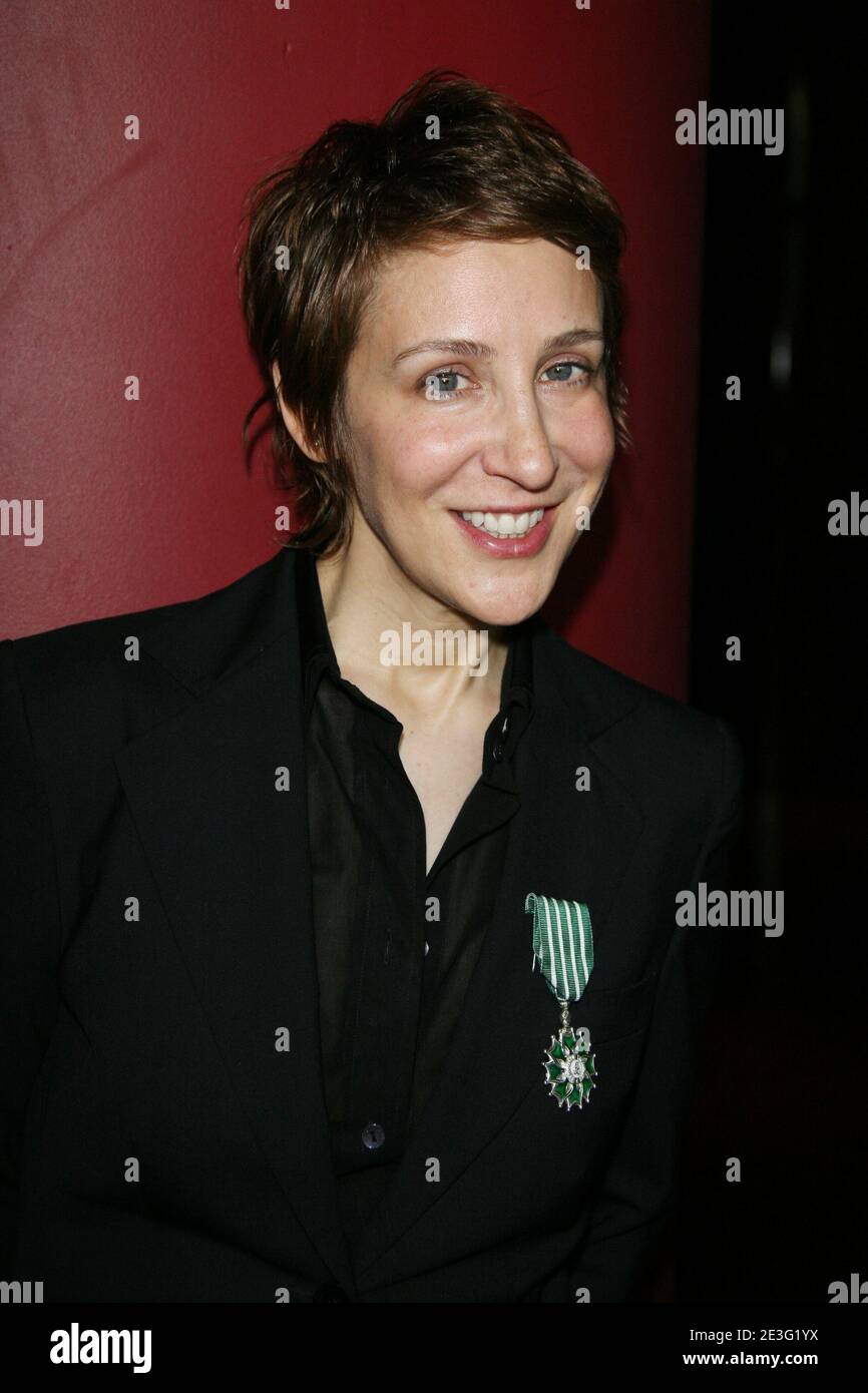 Die anglo-amerikanische Jazzsängerin Stacey Kent erhält am 31. März 2009 vom französischen Minister für Kultur und Kommunikation Christine Albanel den Orden "Officier des Arts et des lettres" im Musée Branly in paris. Foto von Denis Guignebourg/ABCAPRESS.COM Stockfoto