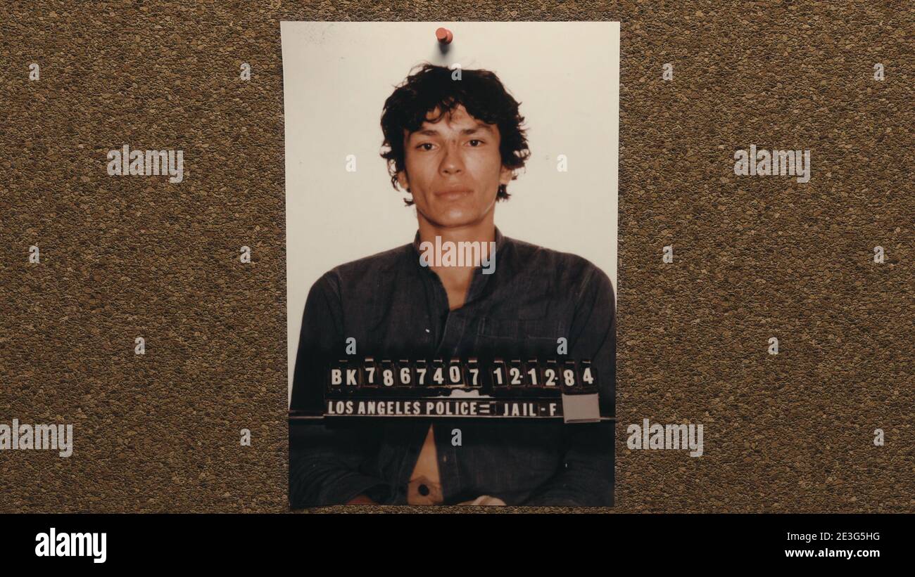 NIGHT STALKER: DIE JAGD NACH EINEM SERIENMÖRDER, Buchungs-Foto von Richard Ramirez, aka The Night Stalker, Manhunt', (Staffel 1, ep. 104, ausgestrahlt am 13. Januar 2021). Foto: ©Netflix / Courtesy Everett Collection Stockfoto