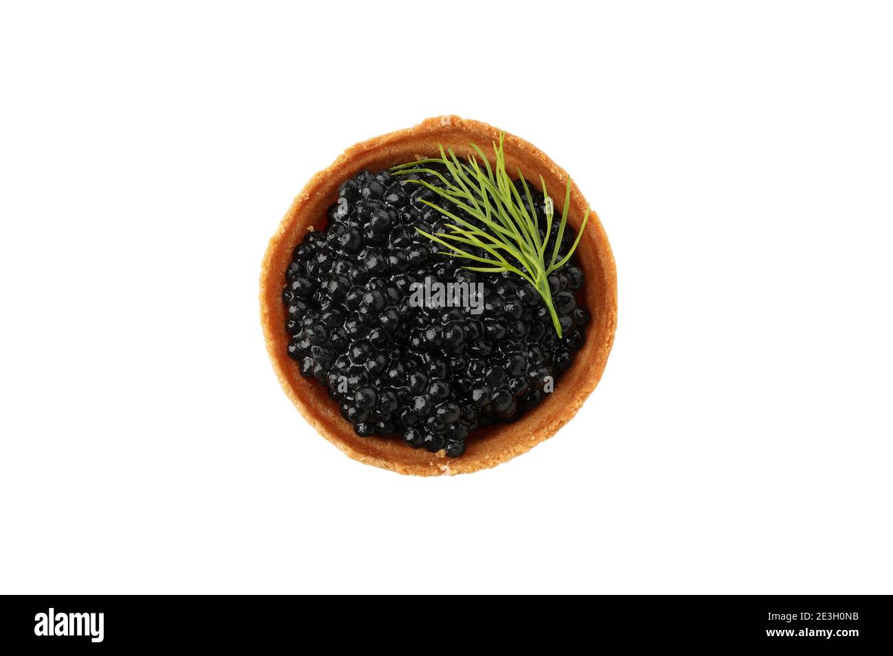 Tartlet mit schwarzem Kaviar und Dill isoliert auf weißem Hintergrund Stockfoto