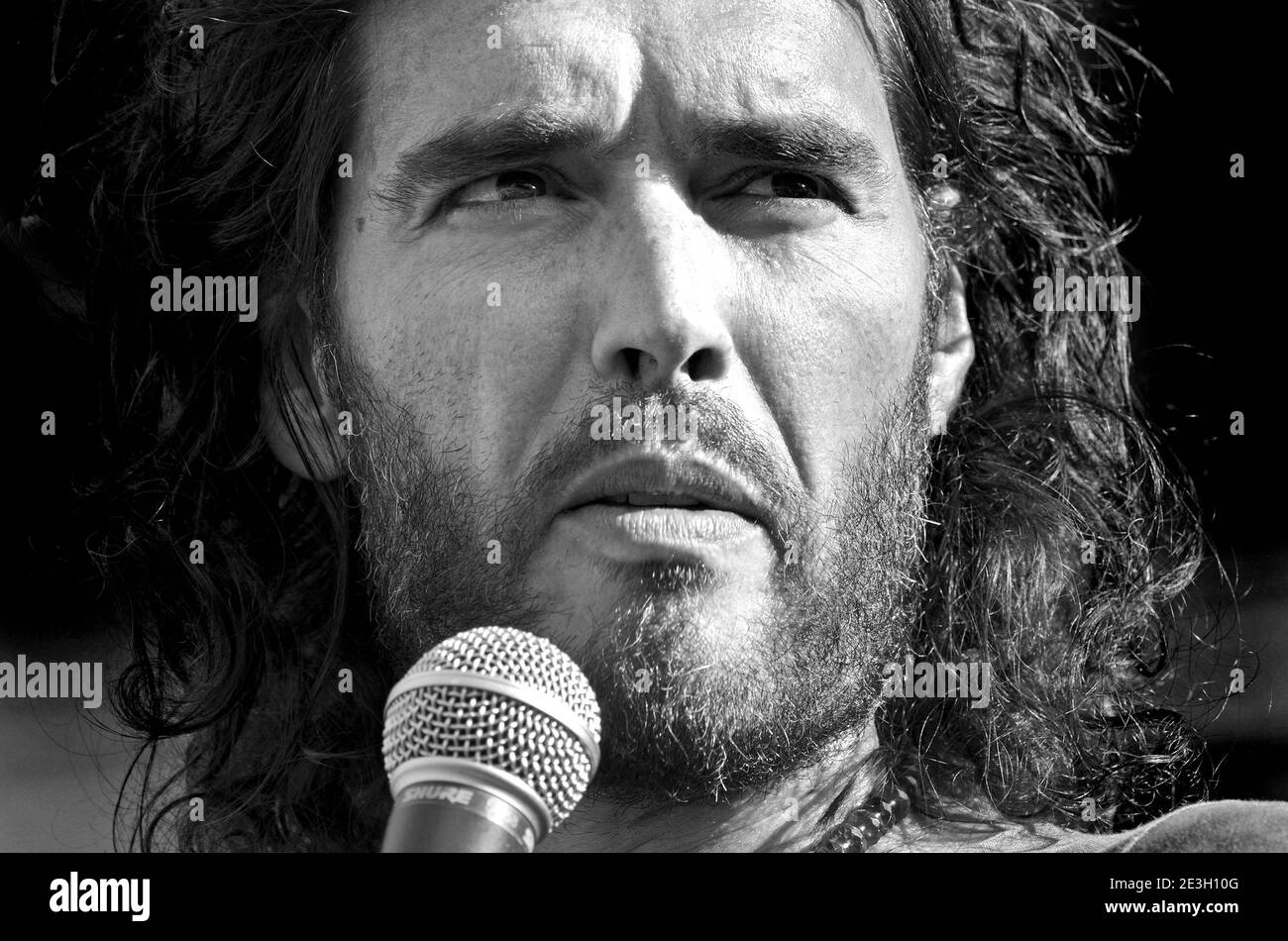 Russell Brand, Komiker, spricht auf der Volksversammlung Demonstration gegen Sparpolitik, Parliament Square, London, 21. Juni 2014 Stockfoto