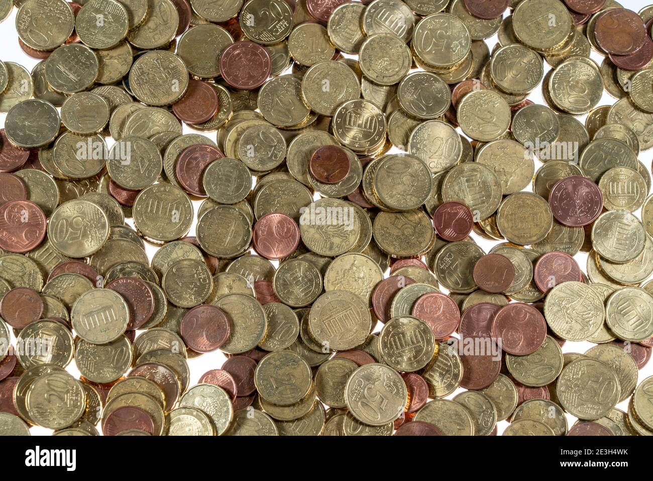 Münzen, Euro-Münzen, Cent-Münzen, ein Cent, zwei Cent, fünf Cent, zehn Cent, zwanzig Cent, fünfzig Cent, Geldmünzen, Stockfoto