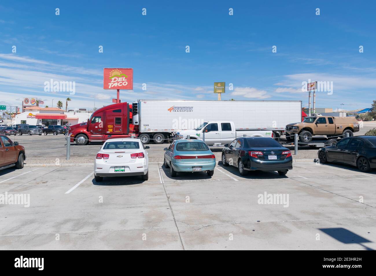 Las Vegas, Nevada/Vereinigte Staaten von Amerika-8. April 2018: Parkplatz auf halber Strecke an der 15. Straße zwischen Los Angeles und Las Vegas. Stockfoto