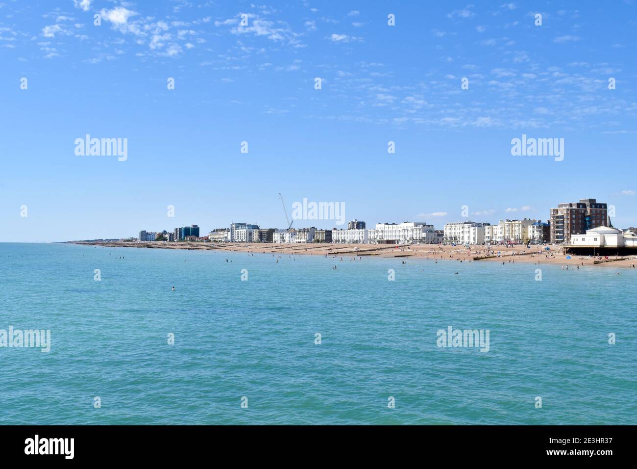 Worthing Beach vom Pier aus gesehen, Sussex, Großbritannien Stockfoto