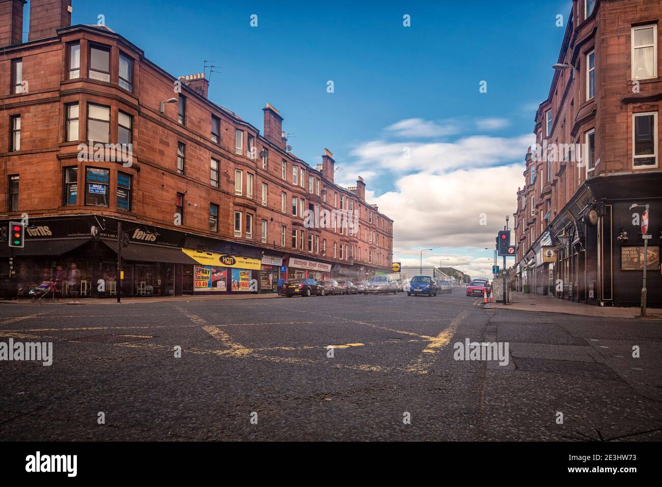 Victoria Road an der Calder Street, Govanhill, Glasgow, Schottland Stockfoto