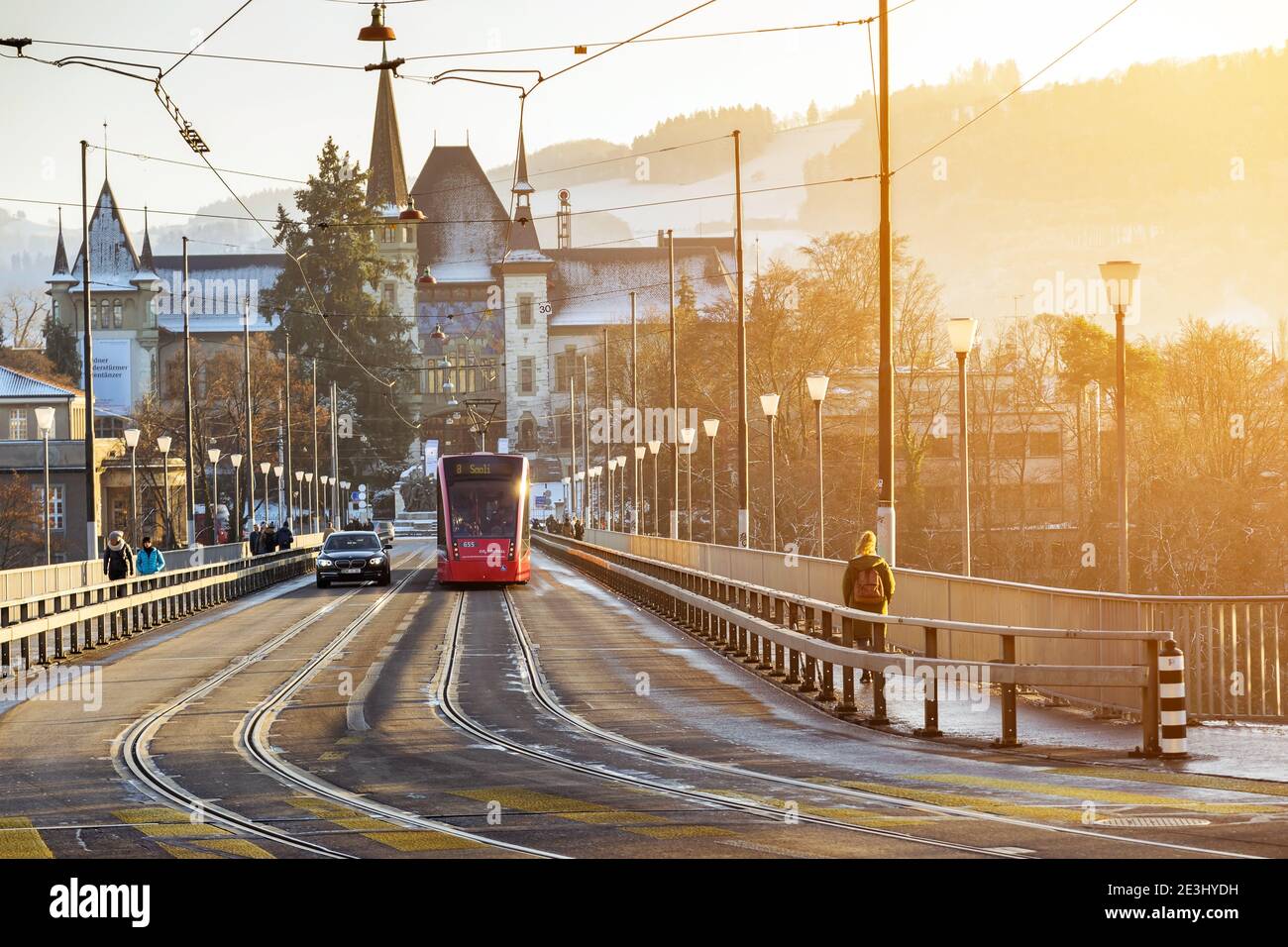 Bern, Schweiz-3. Jan 2017: Die elektrische Straßenbahn ist ein einzigartiges Fahrzeug der Stadt Bern, das früher in der Stadt unterwegs war. Stockfoto